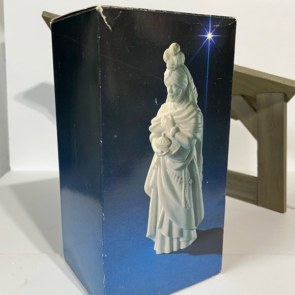 Vintage Avon Nativity Collectibles Magi Kaspar White Porcelain‎ Figurine 1982 - Picture 7 of 9